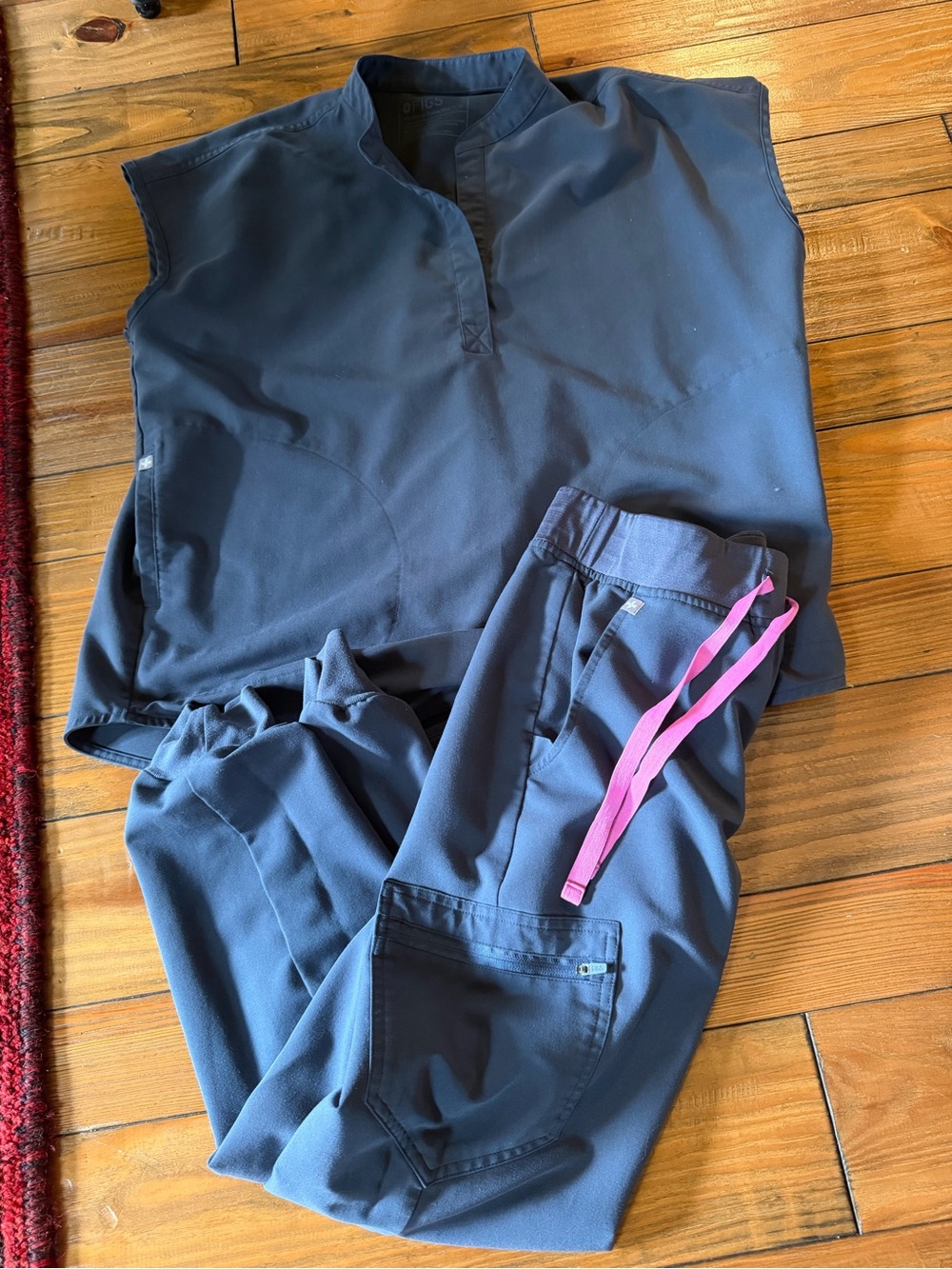 Figs Women's Charcoal Gray Scrub setTop and Pants with Pink *Top-Medium bottom S
